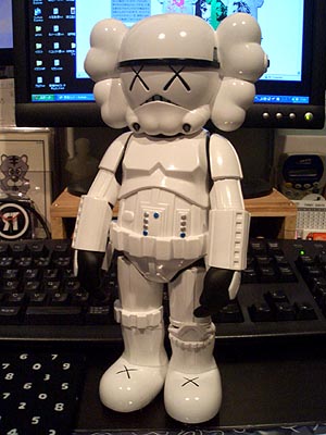 KAWS¥¹¥È¡¼¥à¥È¥ë¡¼¥Ñ¡¼¥³¥ó¥Ñ¥Ë¥ª¥ó